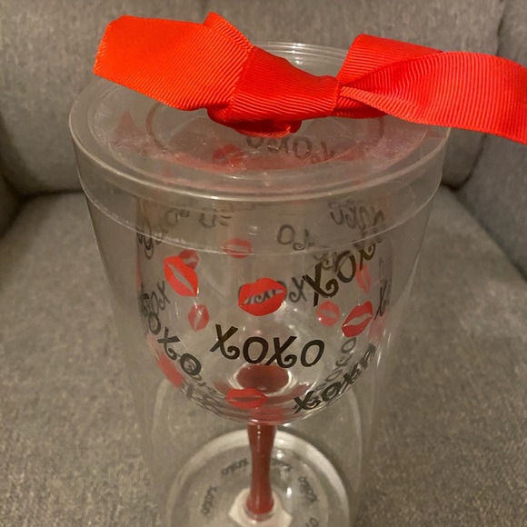 *SOLD* XOXO and Lips Party Tall Wine Glass - Picture 3 of 4